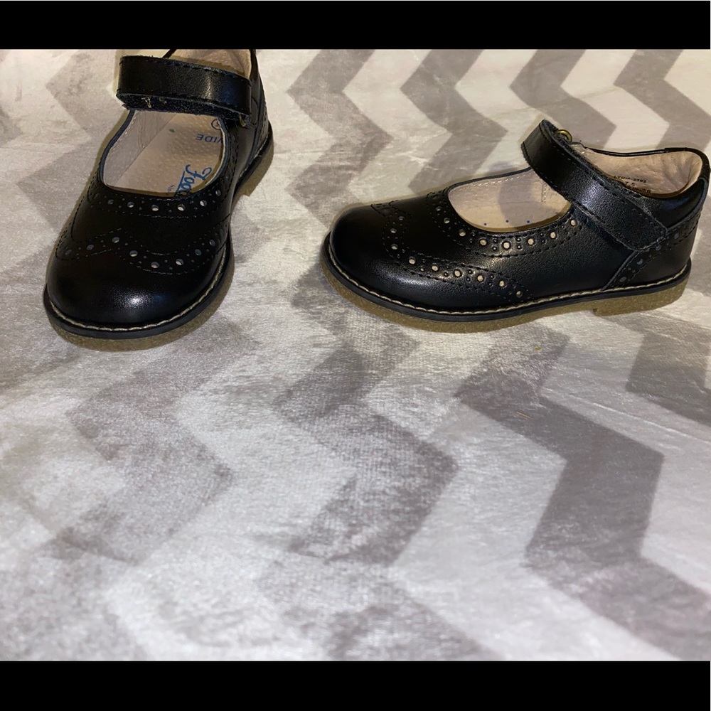 Toddler 7.5 girls shoe